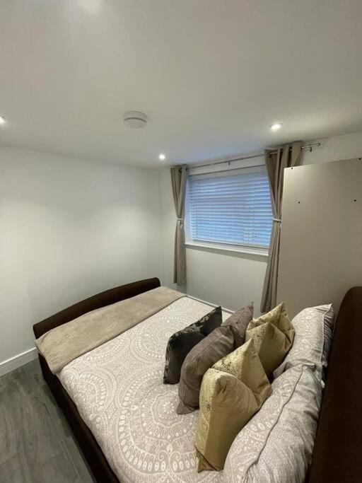 Stylish & Cosy 1 Bed Apartment Swindon Eksteriør billede