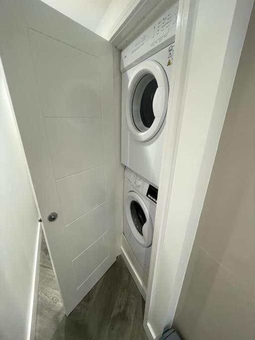 Stylish & Cosy 1 Bed Apartment Swindon Eksteriør billede
