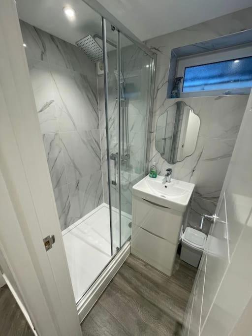 Stylish & Cosy 1 Bed Apartment Swindon Eksteriør billede